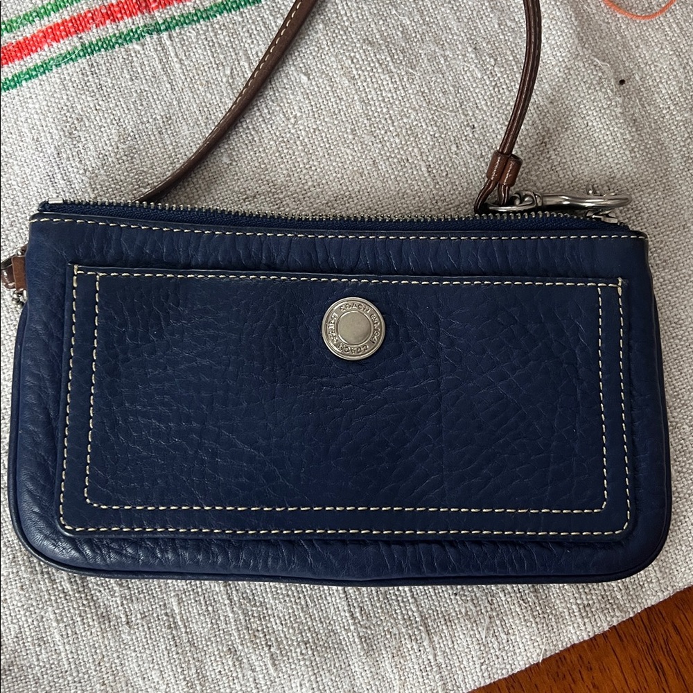 Coach Navy and Brown pebble Leather bag. Matching wristlet and Coach bow. - Picture 9 of 11